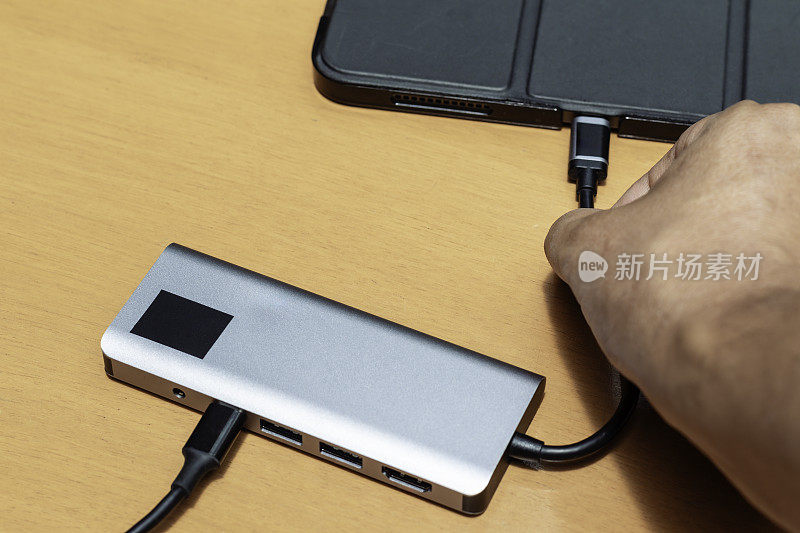 USB C多端口集线器为平板电脑充电